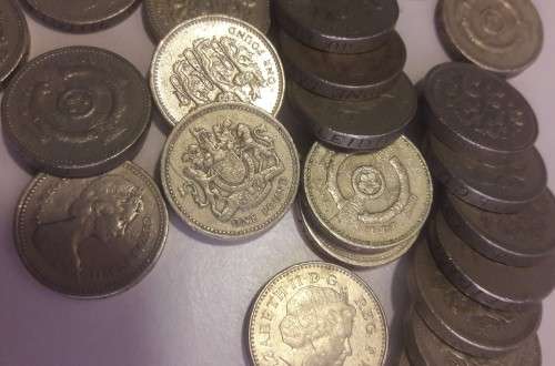 38 x ONE POUND COINS UP FOR GRABS - bid per coin to take all!!!!