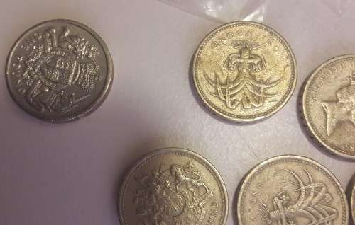 38 x ONE POUND COINS UP FOR GRABS - bid per coin to take all!!!!