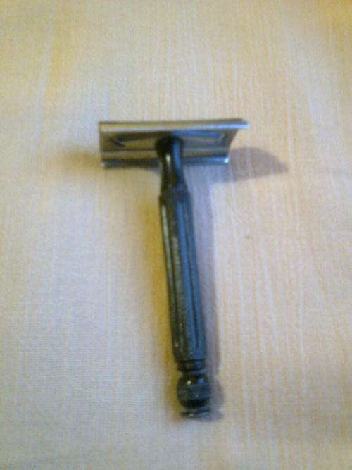 OLD GILLETTE RAZOR