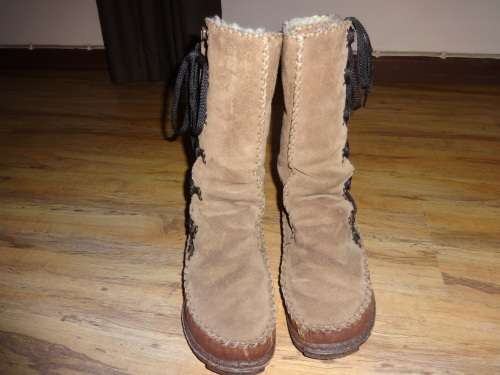 Ladies Hand Stitched Genuine Leather Sheepskin Boots - Size 5