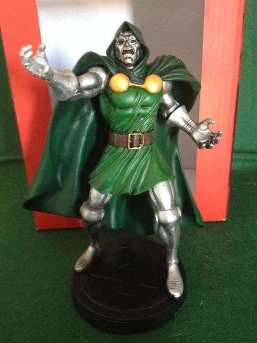 Marvel - Dr Doom (Large) +++Please see Descript - The Classic Marvel Figurine Collection no Magazine