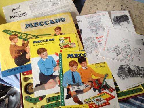 VinVintage - Meccano Outfit no 3 Circa 1959 - 1960 has a few pamphlets and magazines