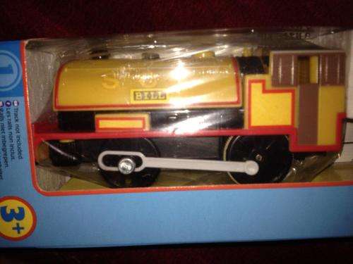 Thomas & Friends - Bill + 2 Carriages  Motorized Railway Track Master System- TOMY