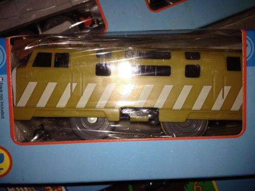 Thomas & Friends - Diesel 10 + 2 Carriages  Motorized Railway Track Master System- TOMY