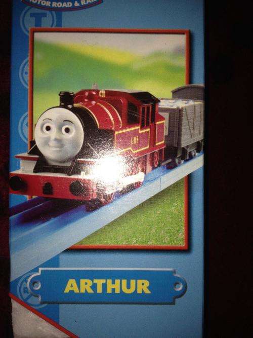 Thomas & Friends - Arthur  + 2 Carriages  Motorized Railway Track Master System- TOMY