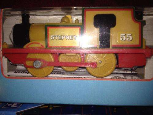 Thomas & Friends - Stepney + 2 Carriages  Motorized Railway Track Master System- TOMY