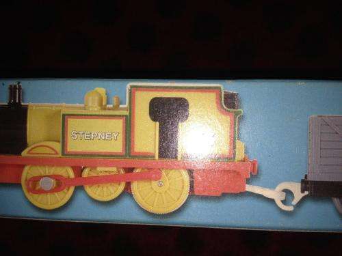 Thomas & Friends - Stepney + 2 Carriages  Motorized Railway Track Master System- TOMY