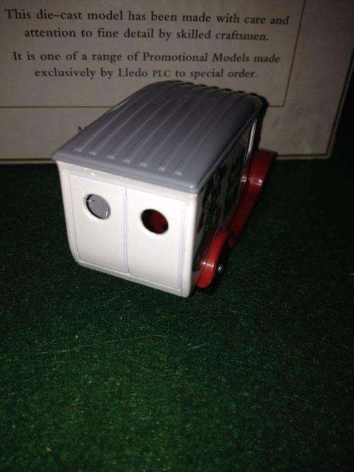 Lledo Promotional - Dennis the Menace & Gnasher From " The Beano Comic" White Truck