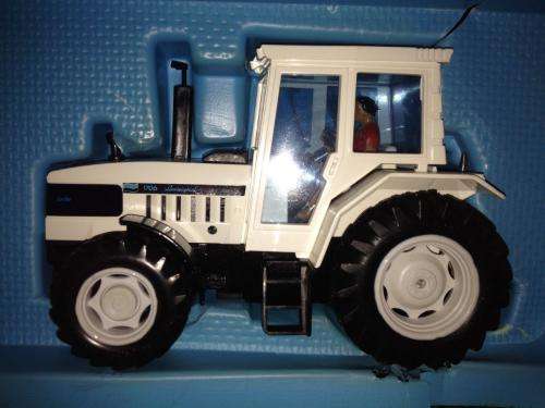 Britains - Lamborghini 1706 Tractor  - 1:32 Scale Made in England