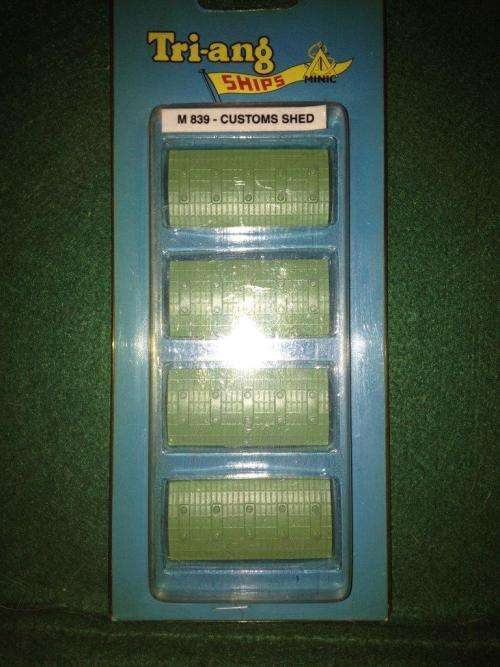 Tri-ang Ships M839 Customs Shed 4 piece blister pack 1:1200 Scale