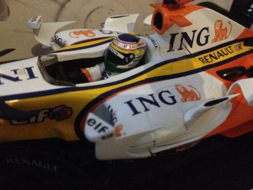 Hotwheels - Renault F1 Team R27 Giancarlo Fisichella 1:18 Scale