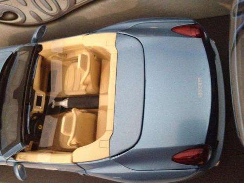 Hotwheels - Ferrari California 1:18 Scale