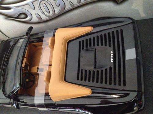 Hotwheels - Ferrari F355 Spider 1:18 Scale