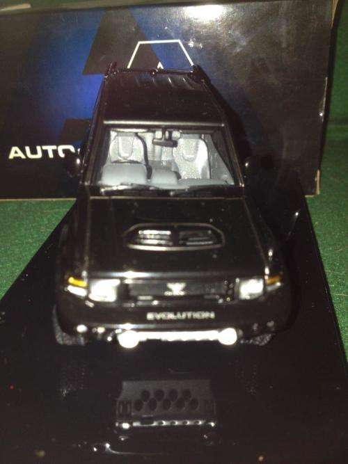 Auto art - Mitsubishi Pajero in a Mercedes Benz G-Wagon SWB 80`s-90`s box (NOS)