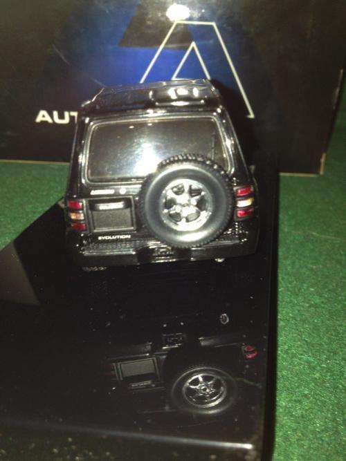 Auto art - Mitsubishi Pajero in a Mercedes Benz G-Wagon SWB 80`s-90`s box (NOS)