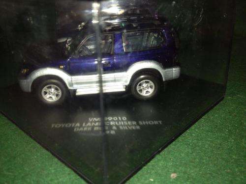 Vitesse - Toyota Land Cruiser Short Dark Blue & Silver 1998 - 1:43 Scale
