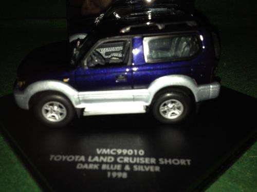 Vitesse - Toyota Land Cruiser Short Dark Blue & Silver 1998 - 1:43 Scale