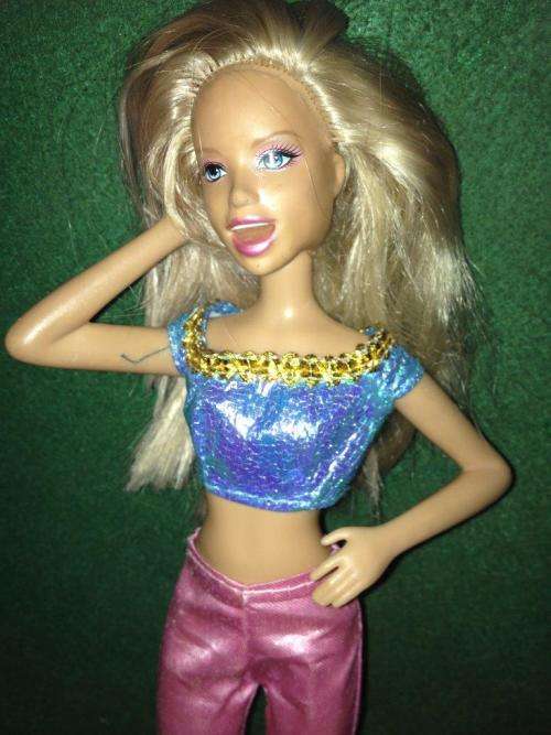 Barbie Mattel Doll 2005 - Has a Socket in her back