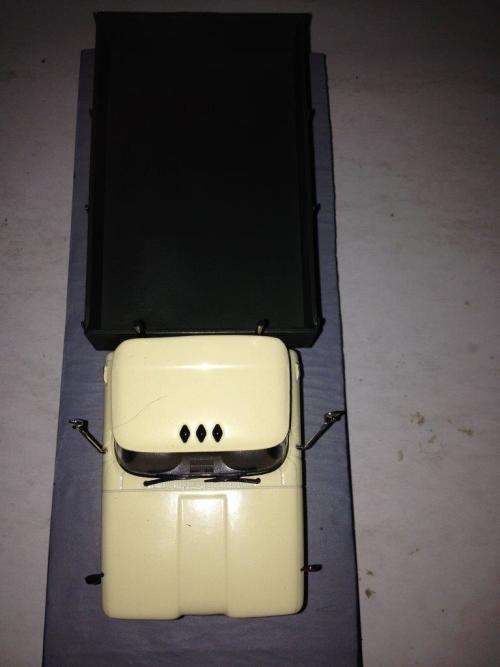 Chevrolet Apache C30 One-Ton Truck - From Russia With Love - James Bond C.C no126 1:43