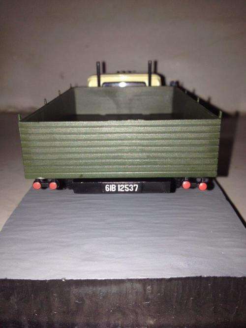 Chevrolet Apache C30 One-Ton Truck - From Russia With Love - James Bond C.C no126 1:43