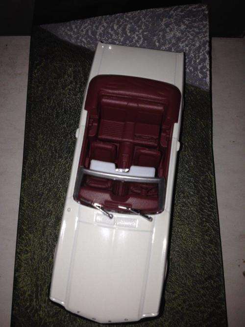 Ford Mustang Convertible - Goldfinger - James Bond Car Collection no35 1:43 Scale Die Cast