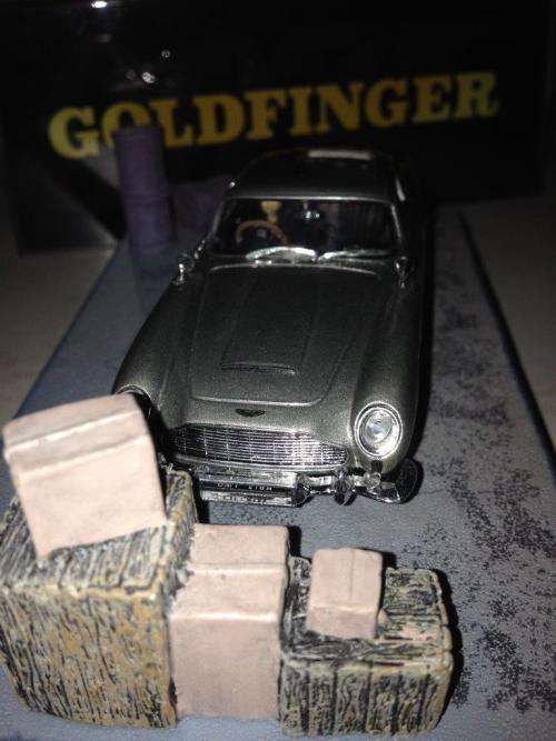 Aston Martin DB5 - Goldfinger - James Bond Car Collection no25 1:43 Scale Die Cast