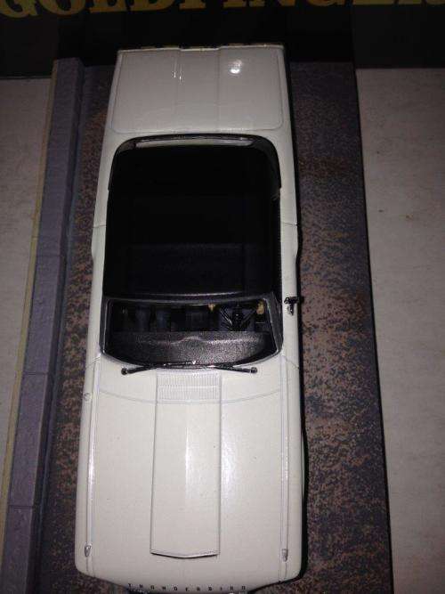 Ford Thunderbird - Goldfinger - James Bond Car Collection no42 1:43 Scale Die Cast