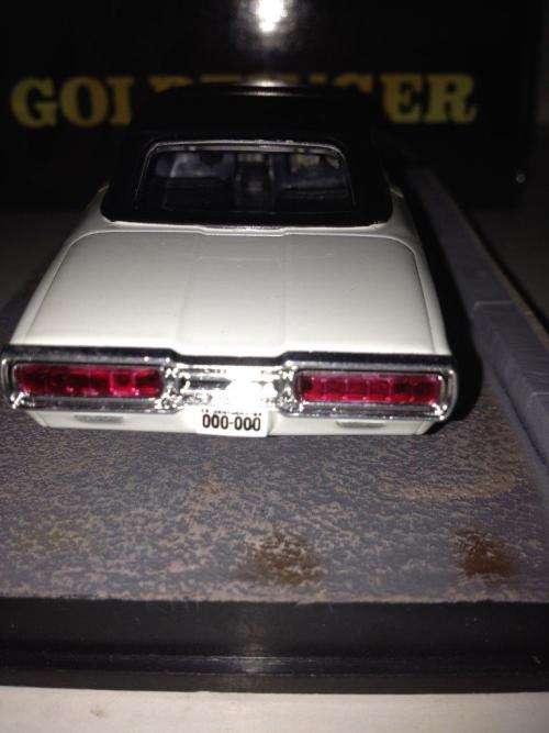 Ford Thunderbird - Goldfinger - James Bond Car Collection no42 1:43 Scale Die Cast