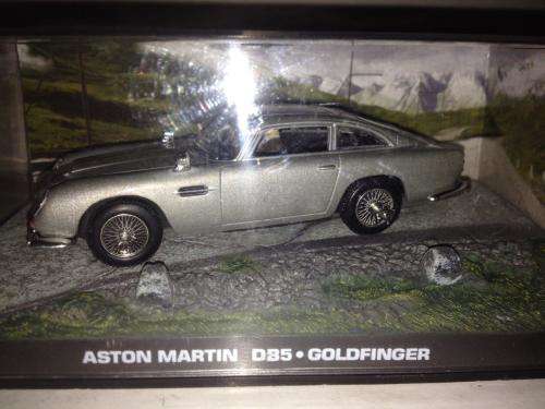 Aston Martin DB5 - Goldfinger - James Bond Car Collection no1 1:43 Scale Die Cast