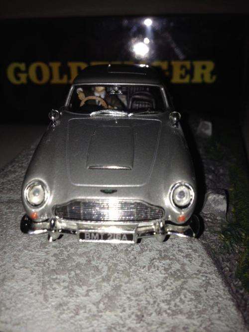 Aston Martin DB5 - Goldfinger - James Bond Car Collection no1 1:43 Scale Die Cast