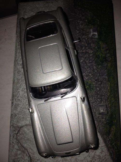 Aston Martin DB5 - Goldfinger - James Bond Car Collection no1 1:43 Scale Die Cast