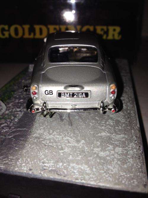 Aston Martin DB5 - Goldfinger - James Bond Car Collection no1 1:43 Scale Die Cast