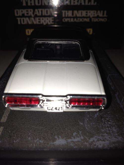 Ford Thunderbird - Thunderball - James Bond Car Collection no111 1:43 Scale Die Cast