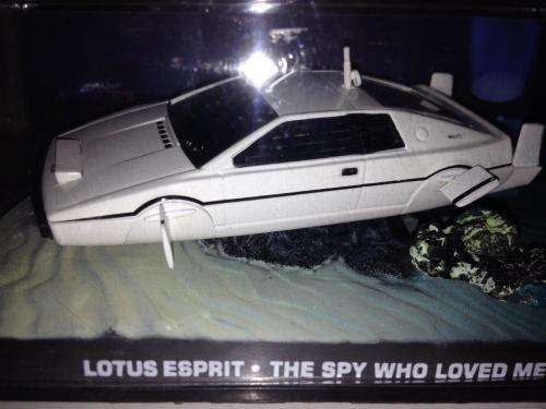 Lotus Esprit - The Spy Who Loved Me - James Bond Car Collection no3 1:43 Scale Die Cast