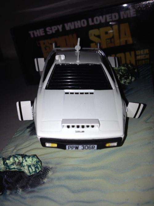 Lotus Esprit - The Spy Who Loved Me - James Bond Car Collection no3 1:43 Scale Die Cast
