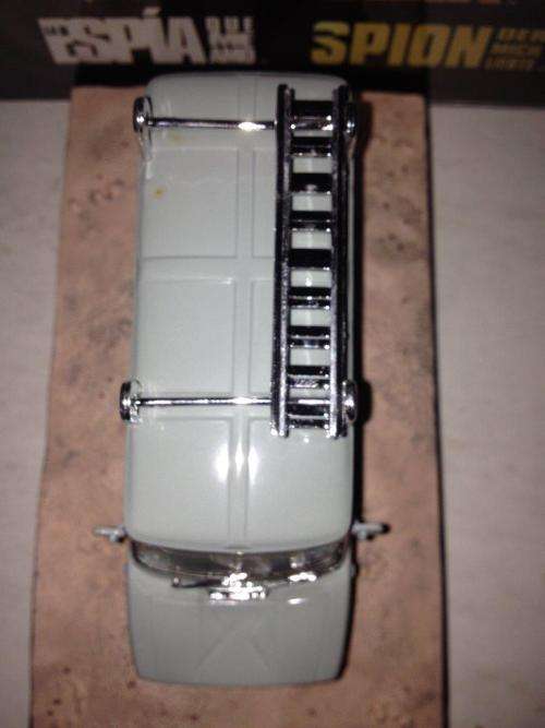 Leyland Sherpa Van - The Spy Who Loved Me - James Bond Car Collection no61 1:43 Scale Die Cast