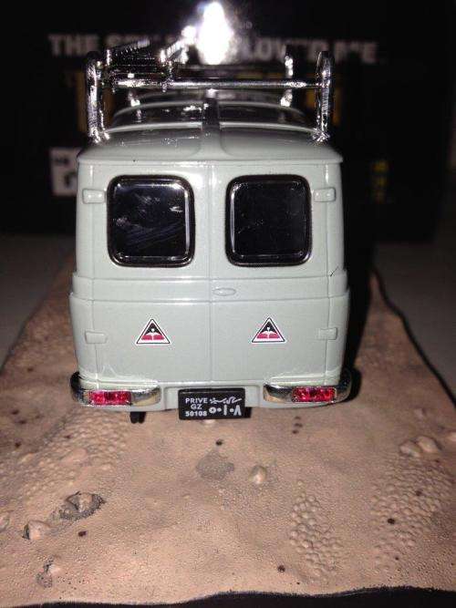 Leyland Sherpa Van - The Spy Who Loved Me - James Bond Car Collection no61 1:43 Scale Die Cast