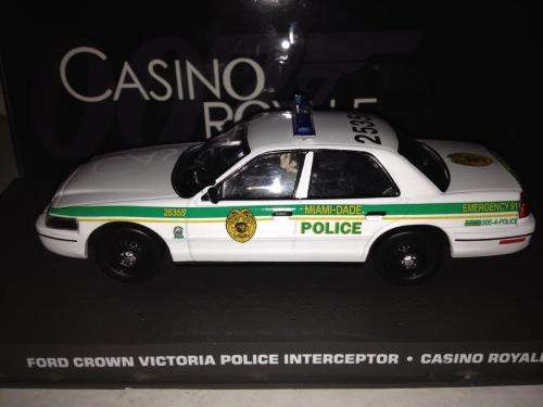 Ford Crown Victoria - Casino Royale - James Bond Car Collection no100 1:43 Scale Die Cast