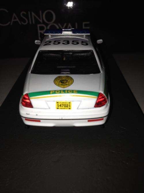 Ford Crown Victoria - Casino Royale - James Bond Car Collection no100 1:43 Scale Die Cast