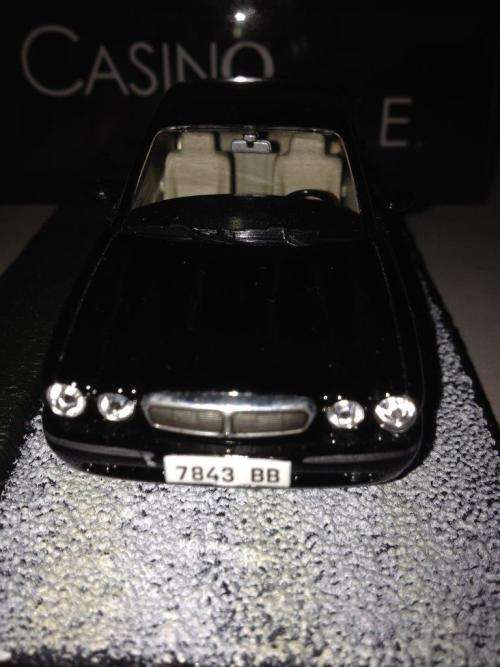 Jaguar XJ8 - Casino Royale - James Bond Car Collection no41 1:43 Scale Die Cast