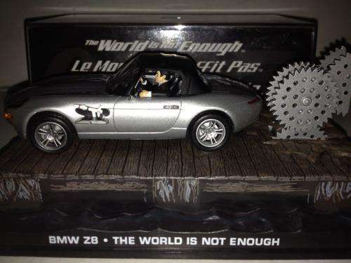 BMW Z8 - The World Is Not Enough - James Bond Car Collection no4 1:43 Scale Die Cast