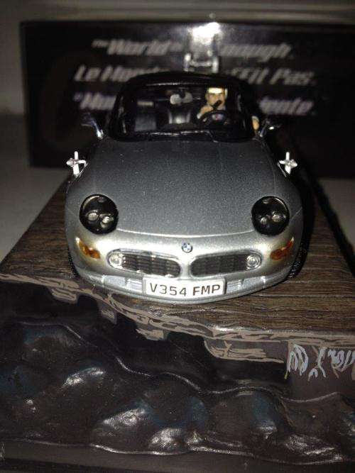 BMW Z8 - The World Is Not Enough - James Bond Car Collection no4 1:43 Scale Die Cast