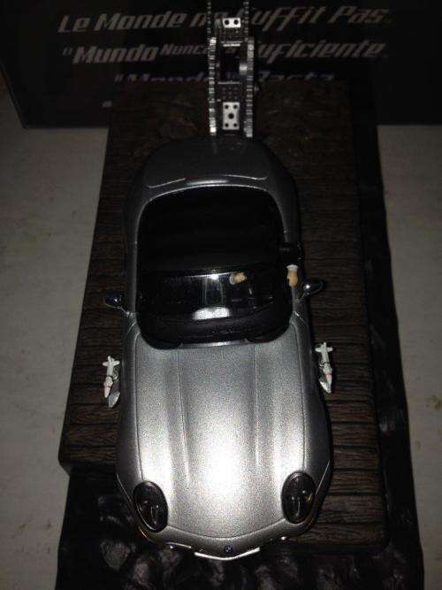BMW Z8 - The World Is Not Enough - James Bond Car Collection no4 1:43 Scale Die Cast