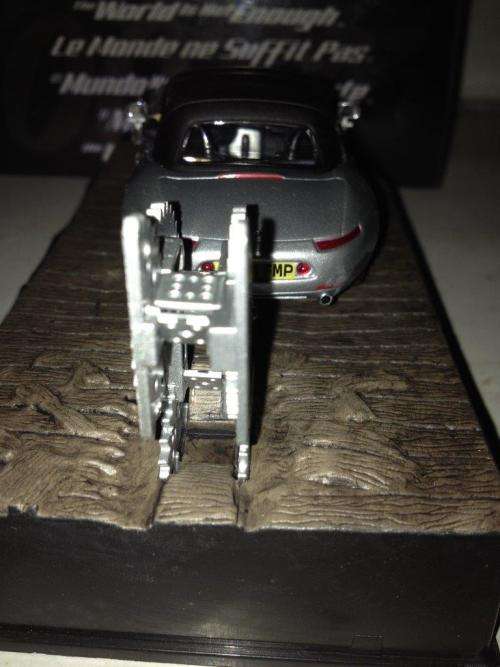 BMW Z8 - The World Is Not Enough - James Bond Car Collection no4 1:43 Scale Die Cast