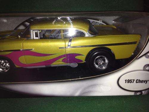 Hotwheels - 1957 Chevy 1:18 Scale