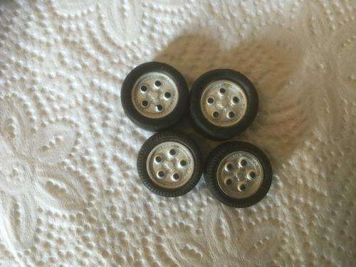 Scalextric -  Set of 4 Lamborghini Mags and Tyres 1:32 Scale (NOS)
