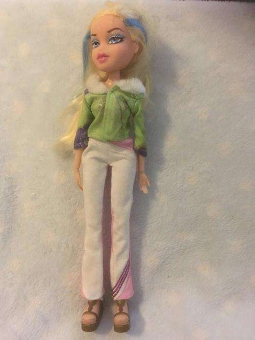 M.G.A Bratz Doll 2001 (a lot taller than usual (29cm) and Jointed hands and elbows)
