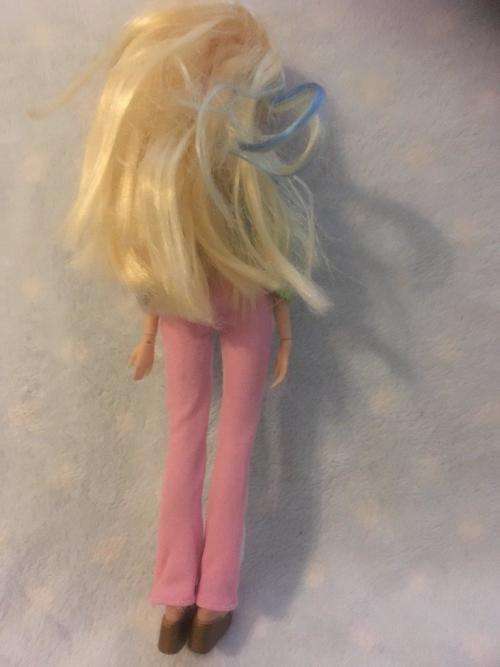 M.G.A Bratz Doll 2001 (a lot taller than usual (29cm) and Jointed hands and elbows)