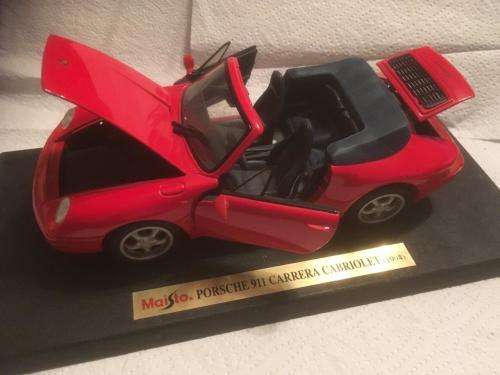 Maisto - Porsche 911 Carrera Cabriolet (1994) 1:24 scale on a plinth