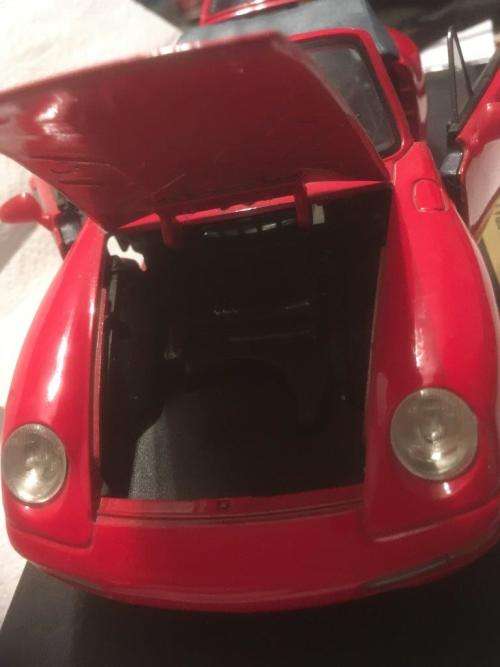 Maisto - Porsche 911 Carrera Cabriolet (1994) 1:24 scale on a plinth